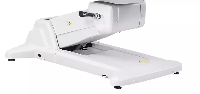 Fotel kosmetyczny WEELKO® SIMUS obrotowy 110° z funkcją ginekologiczną z pełno ruchomym zagłówkiem i sterowaniem nożnym 1nozne_1