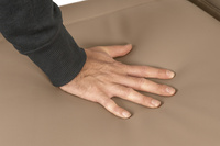 Fotel kosmetyczny WEELKO® RICLE elektryczny z podgrzewanym i ULTRA WYGODNYM GRUBYM materacem w kolorze brązowym