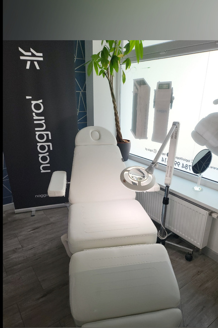 Fotel kosmetyczny NAGGURA® SWOP B4 PRO podświetlany z tapicerką  Naggura® Skin z technologią Permablok 3© odporną na bakterie, plamy i UV | bez lub z podgrzewaniem