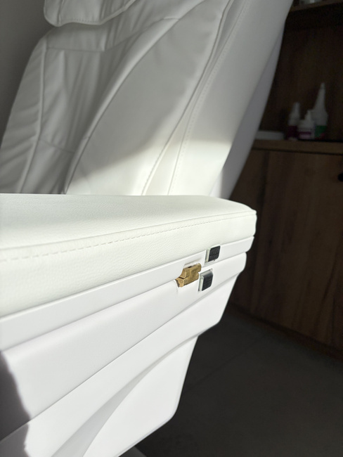 Fotel podologiczny WEELKO® CALN SPA elektryczny z brodzikiem i masażem powietrznym & Shiatsu 