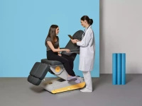 Fotel podologiczny NAGGURA® SWOP P3 PRO podświetlany z pilotem i tapicerką z technologią Permablok 3© odporną na plamy, zarazki i UV 