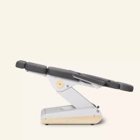 Fotel podologiczny NAGGURA® SWOP P3 PRO podświetlany z pilotem i tapicerką z technologią Permablok 3© odporną na plamy, zarazki i UV 