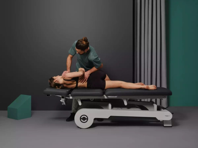 Leżanka fizjoterapeutyczna NAGGURA® N'RUN EVO 5S podświetlane z podłokietnikami Twinlift®, składanymi podłokietnikami bocznymi i podgrzewanym materacem 