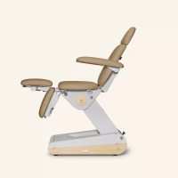 Fotel podologiczny NAGGURA® SWOP P3 UP podświetlany z podgrzewanym materacem i tapicerką Naggura® Skin | podnóżki regulowane góra-dół, przód-tył, na boki o 90° | 3 kolory | Fotel do pedicure wysokiego unoszenia