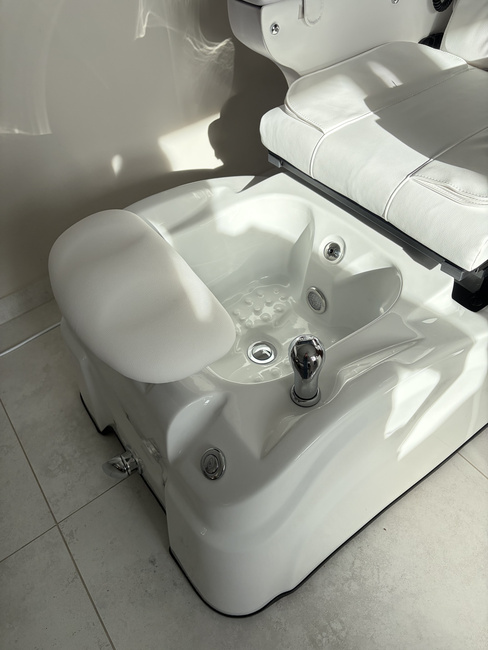 Fotel podologiczny WEELKO® CALN SPA elektryczny z brodzikiem i masażem powietrznym & Shiatsu 