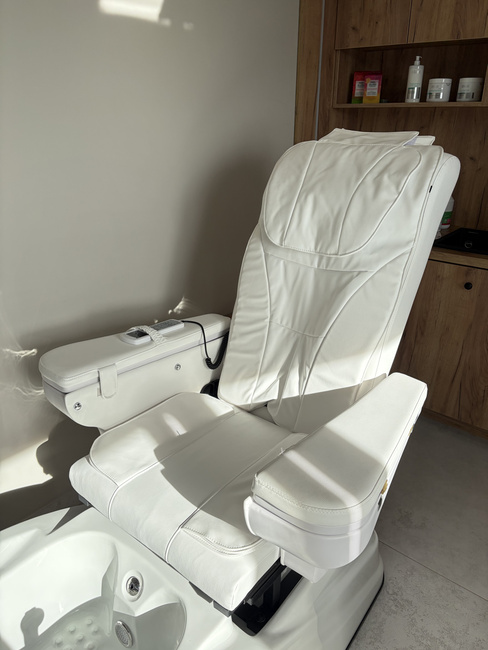 Fotel podologiczny WEELKO® CALN SPA elektryczny z brodzikiem i masażem powietrznym & Shiatsu 