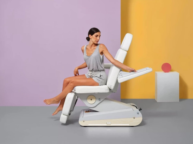 Fotel kosmetyczny NAGGURA® SWOP B4 PRO podświetlany z tapicerką  Naggura® Skin z technologią Permablok 3© odporną na bakterie, plamy i UV | bez lub z podgrzewaniem | Fotel medyczny