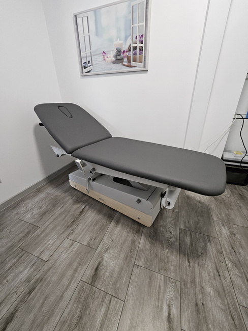 Leżanka kosmetyczna NAGGURA® SWOP 2L STARTER MASSAGE | Łóżko do fizykoterapii z pilotem i bezszwową tapicerką z technologią Permablok 3© odporną na bakterie, plamy i UV 