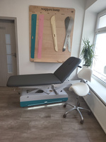 Leżanka kosmetyczna NAGGURA® SWOP 2L STARTER MASSAGE | Łóżko do fizykoterapii z pilotem i bezszwową tapicerką z technologią Permablok 3© odporną na bakterie, plamy i UV |  + GRATIS