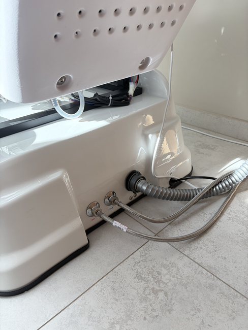Fotel podologiczny WEELKO® CALN SPA elektryczny z brodzikiem i masażem powietrznym & Shiatsu 