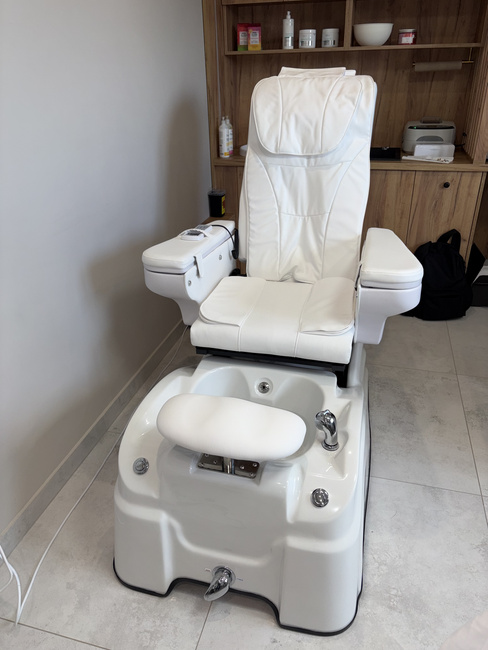 Fotel podologiczny WEELKO® CALN SPA elektryczny z brodzikiem i masażem powietrznym & Shiatsu 