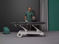 Leżanka fizjoterapeutyczna NAGGURA® N'RUN EVO 5S podświetlane z podłokietnikami Twinlift®, składanymi podłokietnikami bocznymi i podgrzewanym materacem 