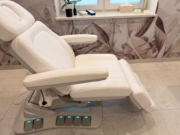 Fotel kosmetyczny DDUUEETT® SAPPHIRE elektryczny obrotowy 240° | fotel wysokiego unoszenia z podgrzewanym materacem