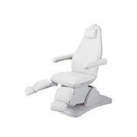 Fotel podologiczny MEDIZIO ASTRO E3 z białą tapicerką i sterownikiem ręcznym | wysyłka 24h