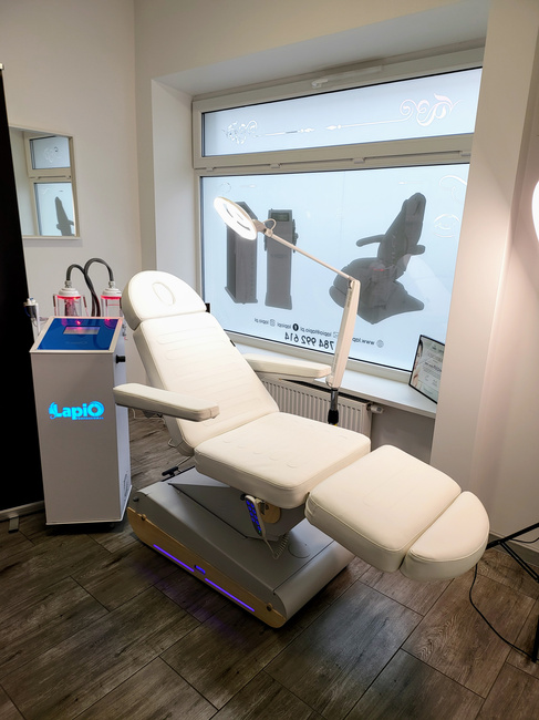 Fotel kosmetyczny NAGGURA® SWOP B4 PRO podświetlany z tapicerką  Naggura® Skin z technologią Permablok 3© odporną na bakterie, plamy i UV | bez lub z podgrzewaniem