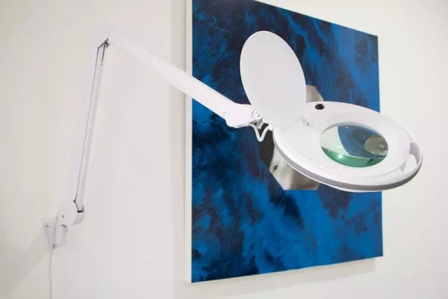 Bezcieniowa Lampa lupa kosmetyczna WEELKO® MEGA LED 5 dioptrii z uchwytem naściennym