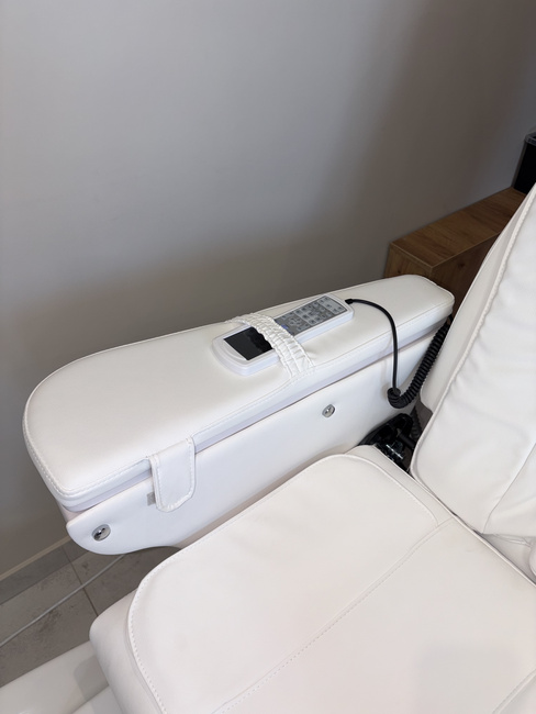 Fotel podologiczny WEELKO® CALN SPA elektryczny z brodzikiem i masażem powietrznym & Shiatsu 