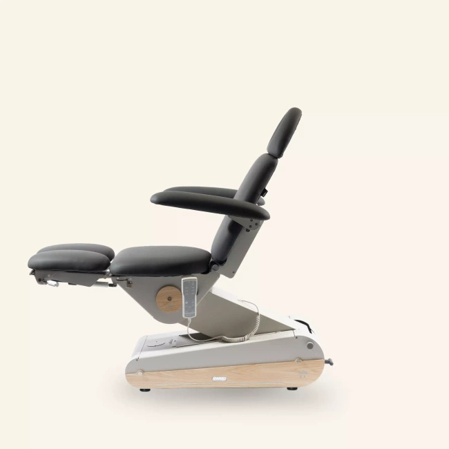 Fotel podologiczny NAGGURA® SWOP P3 UP podświetlany z podgrzewanym materacem i tapicerką Naggura® Skin | podnóżki regulowane góra-dół, przód-tył, na boki o 90° | 3 kolory 
