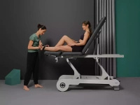 Leżanka fizjoterapeutyczna NAGGURA® N'RUN EVO 5S podświetlane z podłokietnikami Twinlift®, składanymi podłokietnikami bocznymi i podgrzewanym materacem 