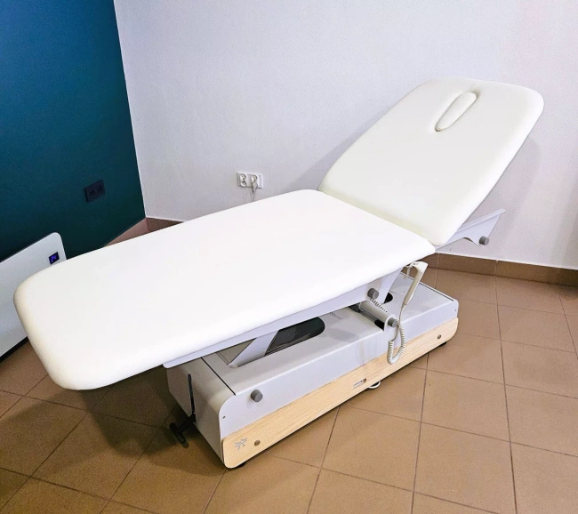 Leżanka kosmetyczna NAGGURA® SWOP 2L STARTER MASSAGE | Łóżko do fizykoterapii z pilotem i bezszwową tapicerką z technologią Permablok 3© odporną na bakterie, plamy i UV 