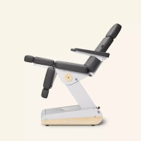 Fotel podologiczny NAGGURA® SWOP P3 PRO podświetlany z pilotem i tapicerką z technologią Permablok 3© odporną na plamy, zarazki i UV 