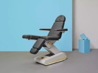 Fotel podologiczny NAGGURA® SWOP P3 PRO podświetlany z pilotem i tapicerką z technologią Permablok 3© odporną na plamy, zarazki i UV 