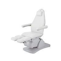 Fotel podologiczny MEDIZIO ASTRO E3 z białą tapicerką i sterownikiem ręcznym | wysyłka 24h