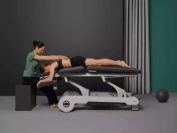 Leżanka fizjoterapeutyczna NAGGURA® N'RUN EVO 5S podświetlane z podłokietnikami Twinlift®, składanymi podłokietnikami bocznymi i podgrzewanym materacem 