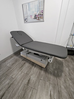 Leżanka kosmetyczna NAGGURA® SWOP 2L STARTER MASSAGE | Łóżko do fizykoterapii z pilotem i bezszwową tapicerką z technologią Permablok 3© odporną na bakterie, plamy i UV 