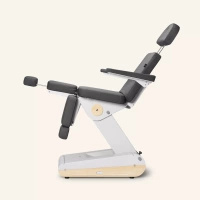 Fotel podologiczny NAGGURA® SWOP P3 PRO podświetlany z pilotem i tapicerką z technologią Permablok 3© odporną na plamy, zarazki i UV 