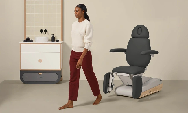 Fotel podologiczny NAGGURA® SWOP P3 UP podświetlany z podgrzewanym materacem i tapicerką Naggura® Skin | podnóżki regulowane góra-dół, przód-tył, na boki o 90° | 3 kolory | Fotel do pedicure wysokiego unoszenia